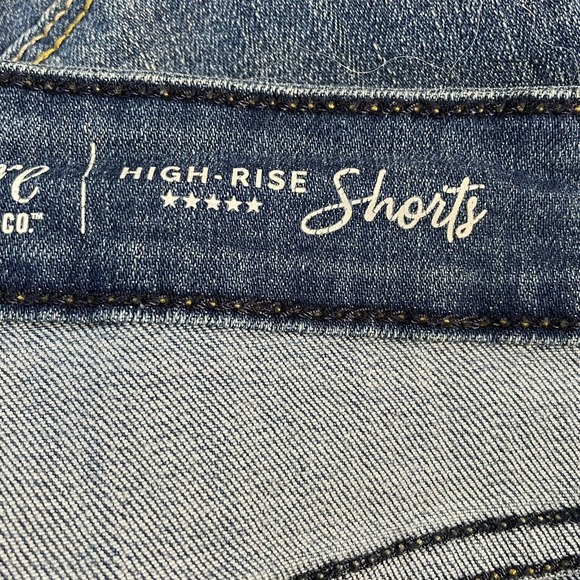 Signature Levi Strauss Shorts Size 12/31 Womens High Rise Bootie Denim Jeans - Picture 8 of 11